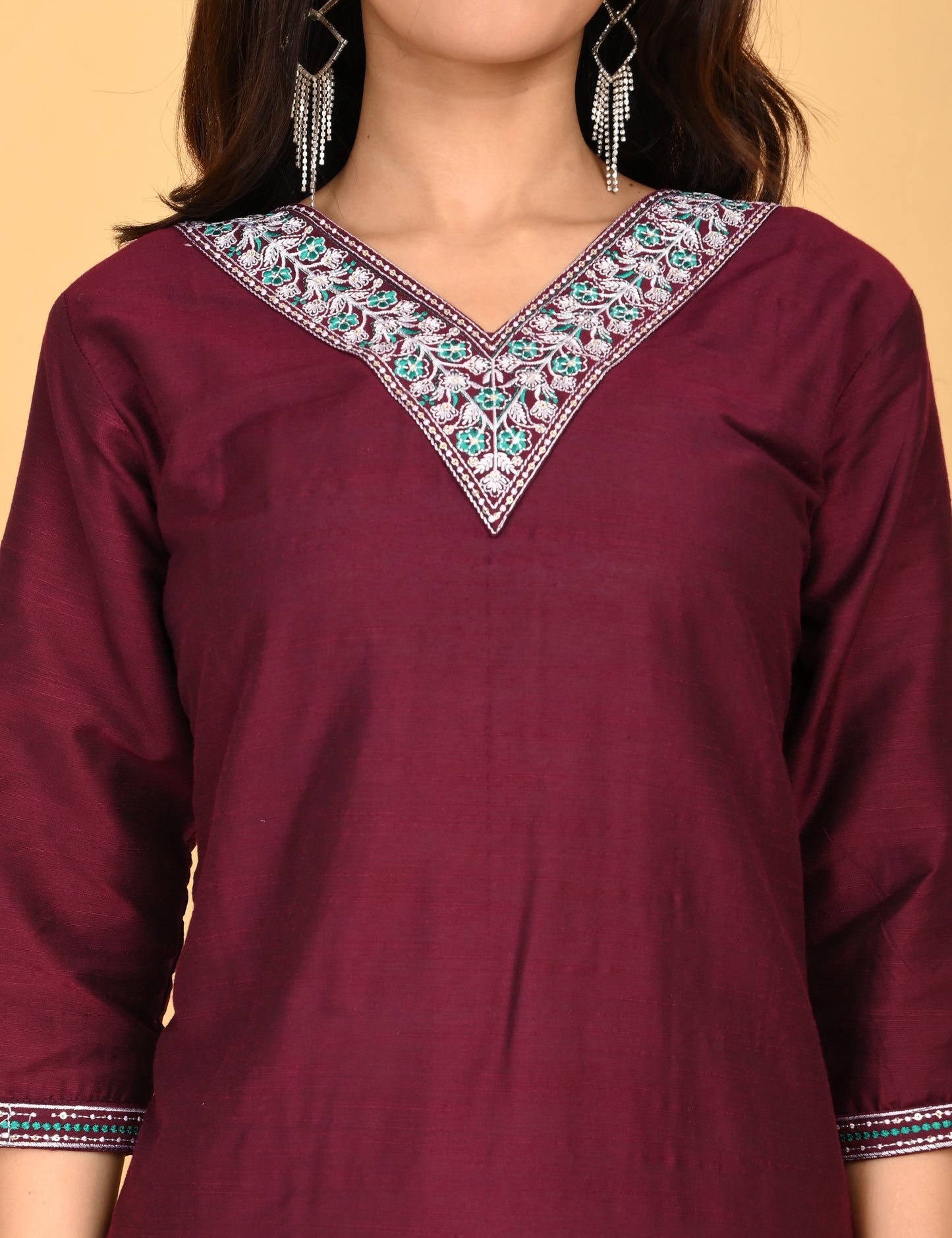 ONVIEW | 1090 | V-NECK EMBROIDERY | PACK OF 4