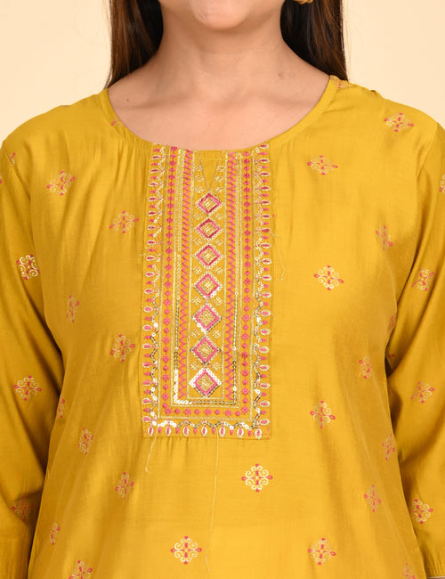 ROUND NECK