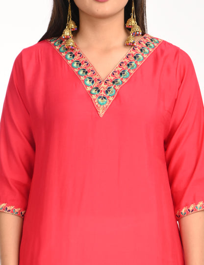 ONVIEW | 1428 | ROMAN SILK EMBROIDERY WITH BORDER | PACK OF 4