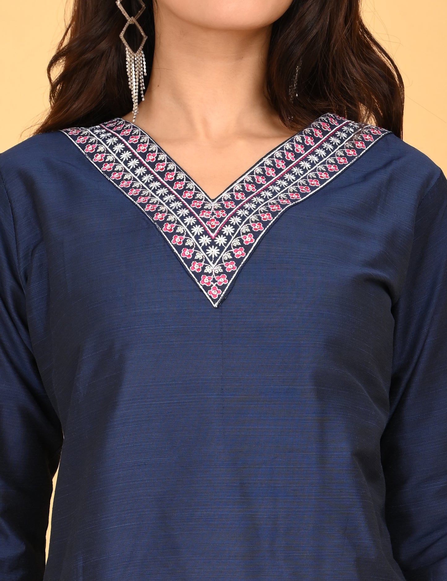 ONVIEW | 1086 | V-NECK EMBROIDERY | PACK OF 4