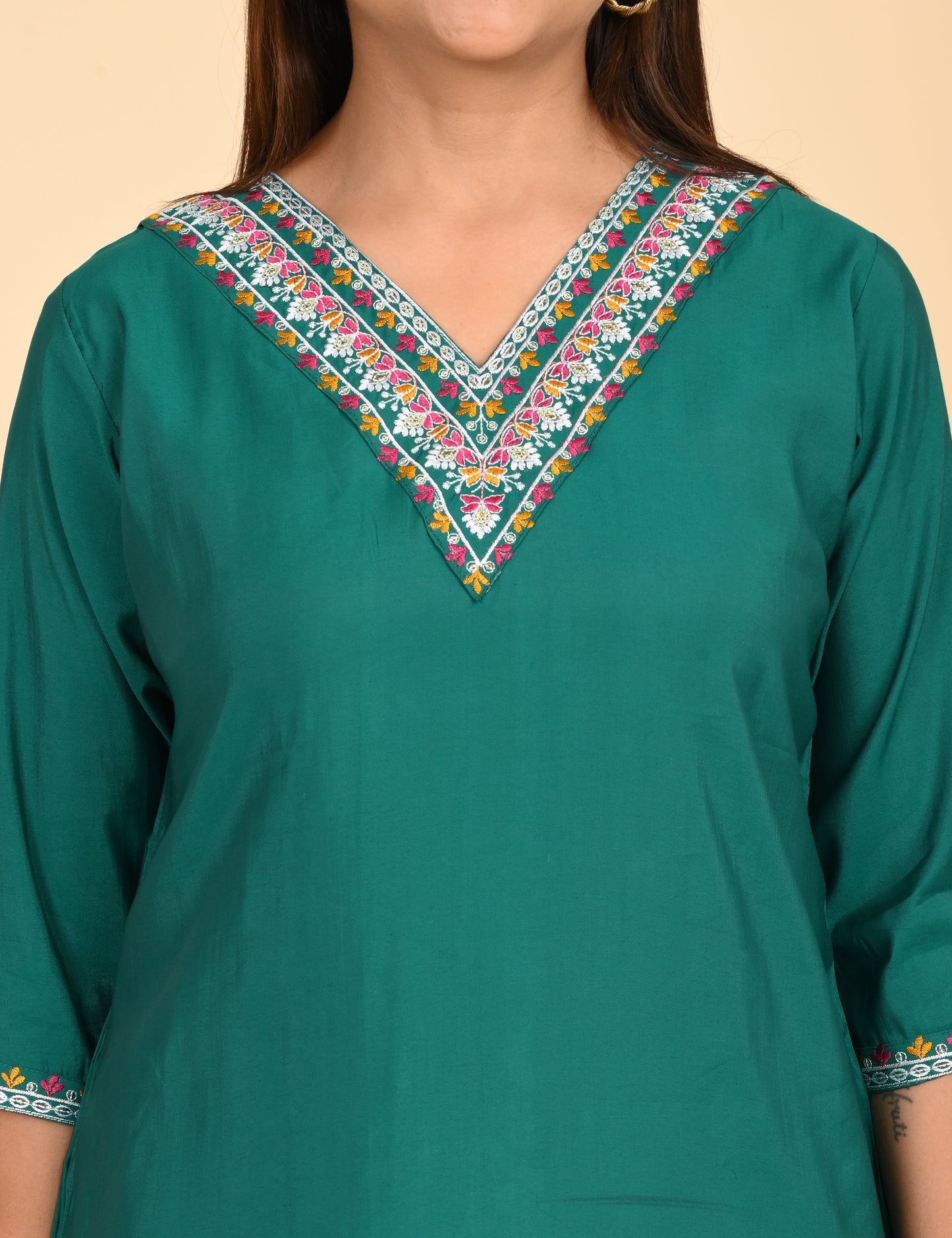 ONVIEW | 1436 | ROMAN SILK EMBROIDERY WITH BORDER | PACK OF 4