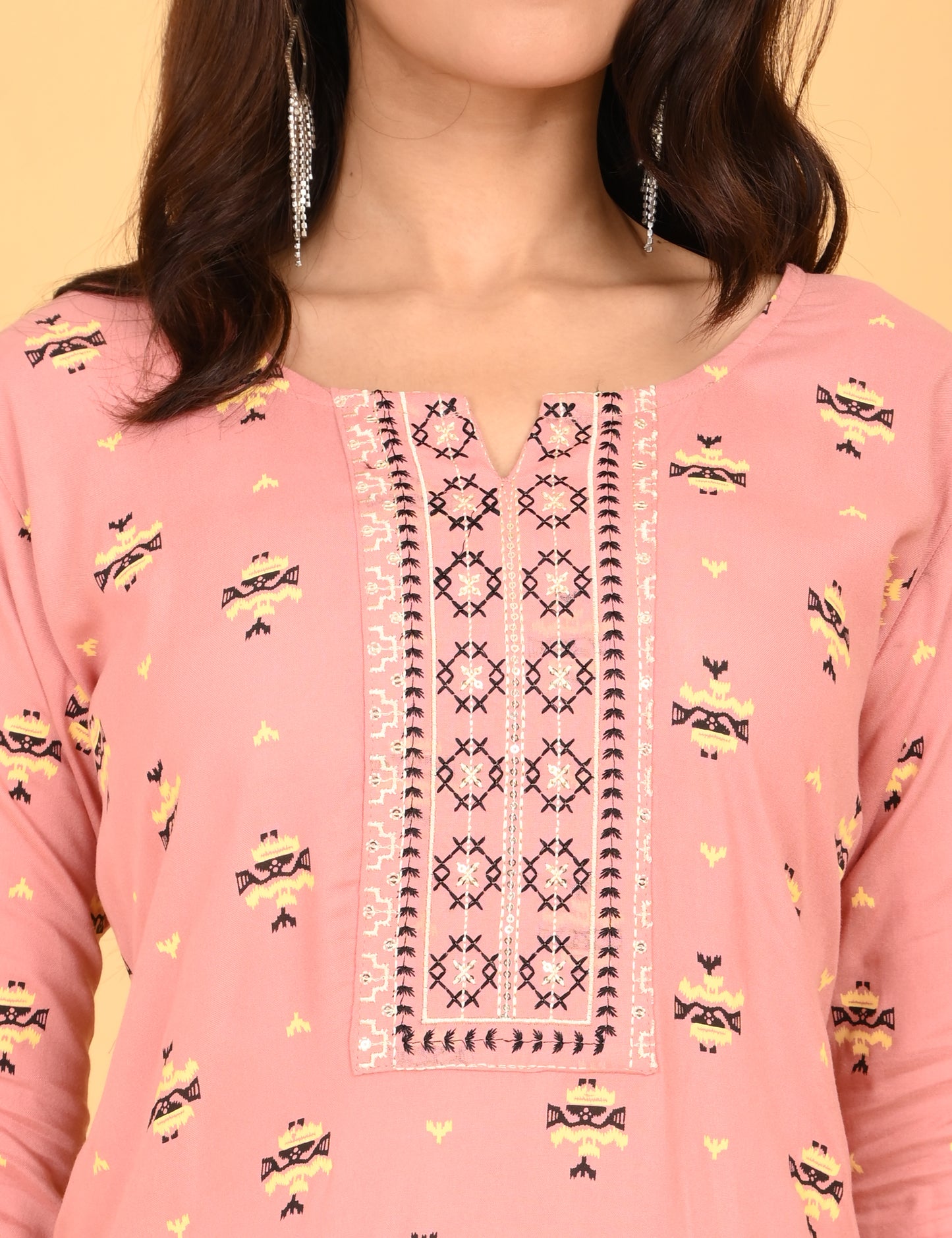 UJIRE | 052 | SMALL EMBROIDERY | PACK OF 4